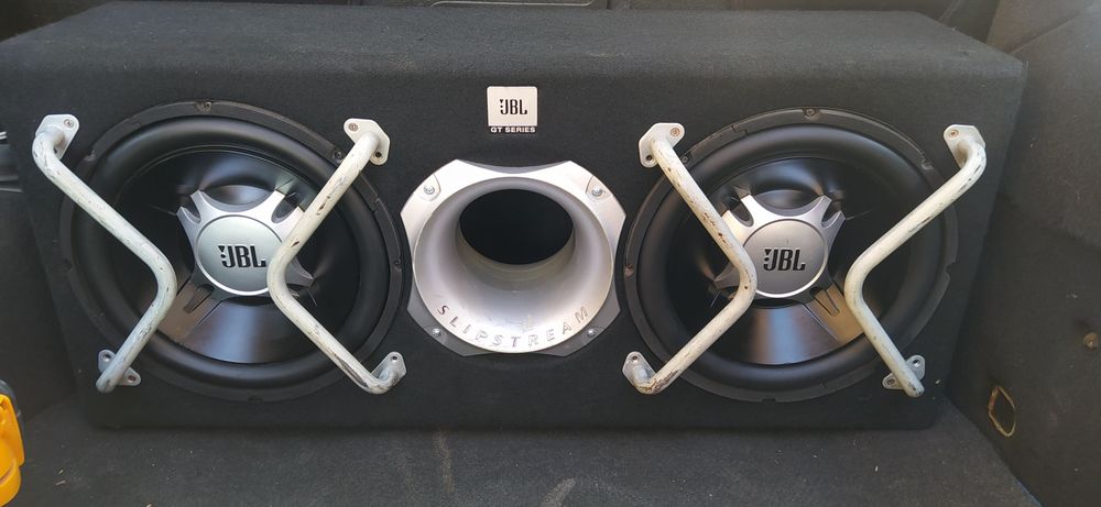 Продам сабвуфер JBL