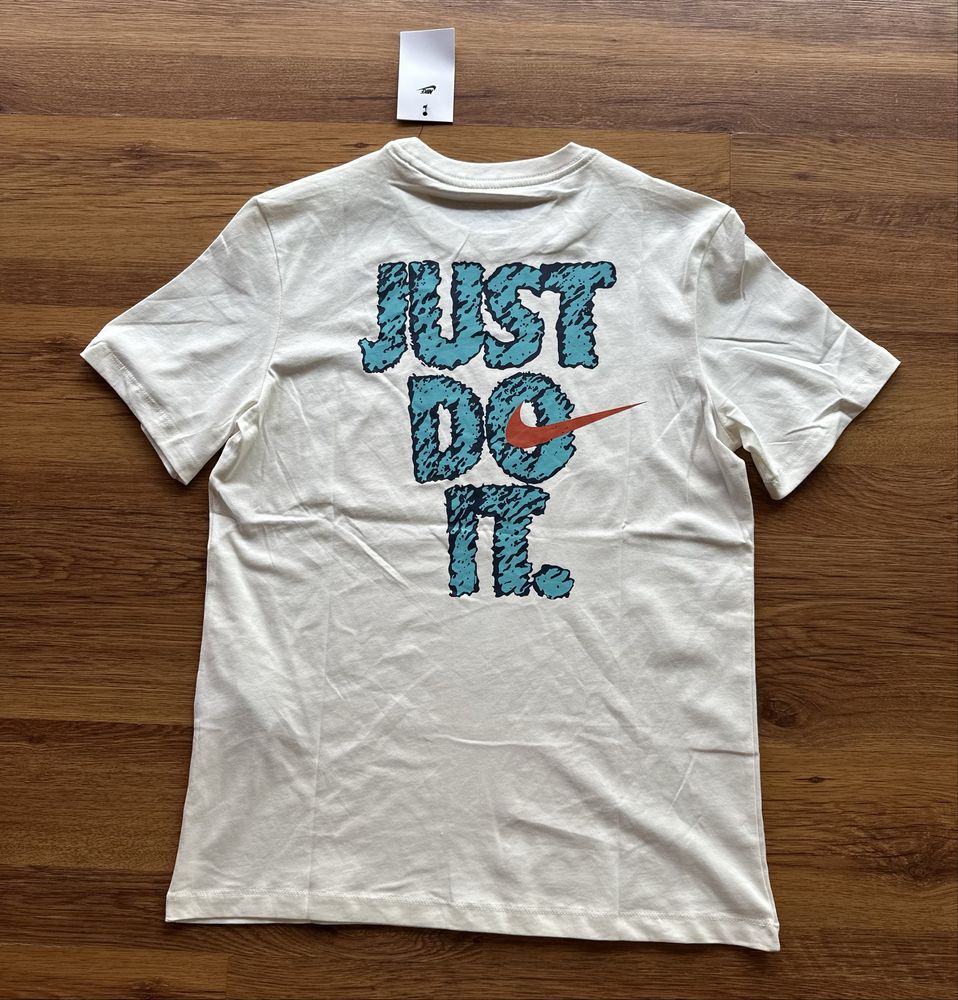 Мъжка,памучна,бяла тениска Nike Just Do It с голяма щампа на гърба