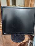 LG manitor 17tali sotiladi