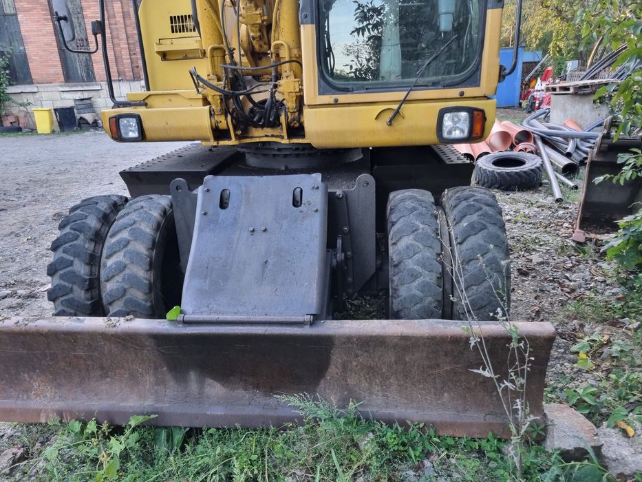 Komatsu- excavator pe roti PW 160-7K