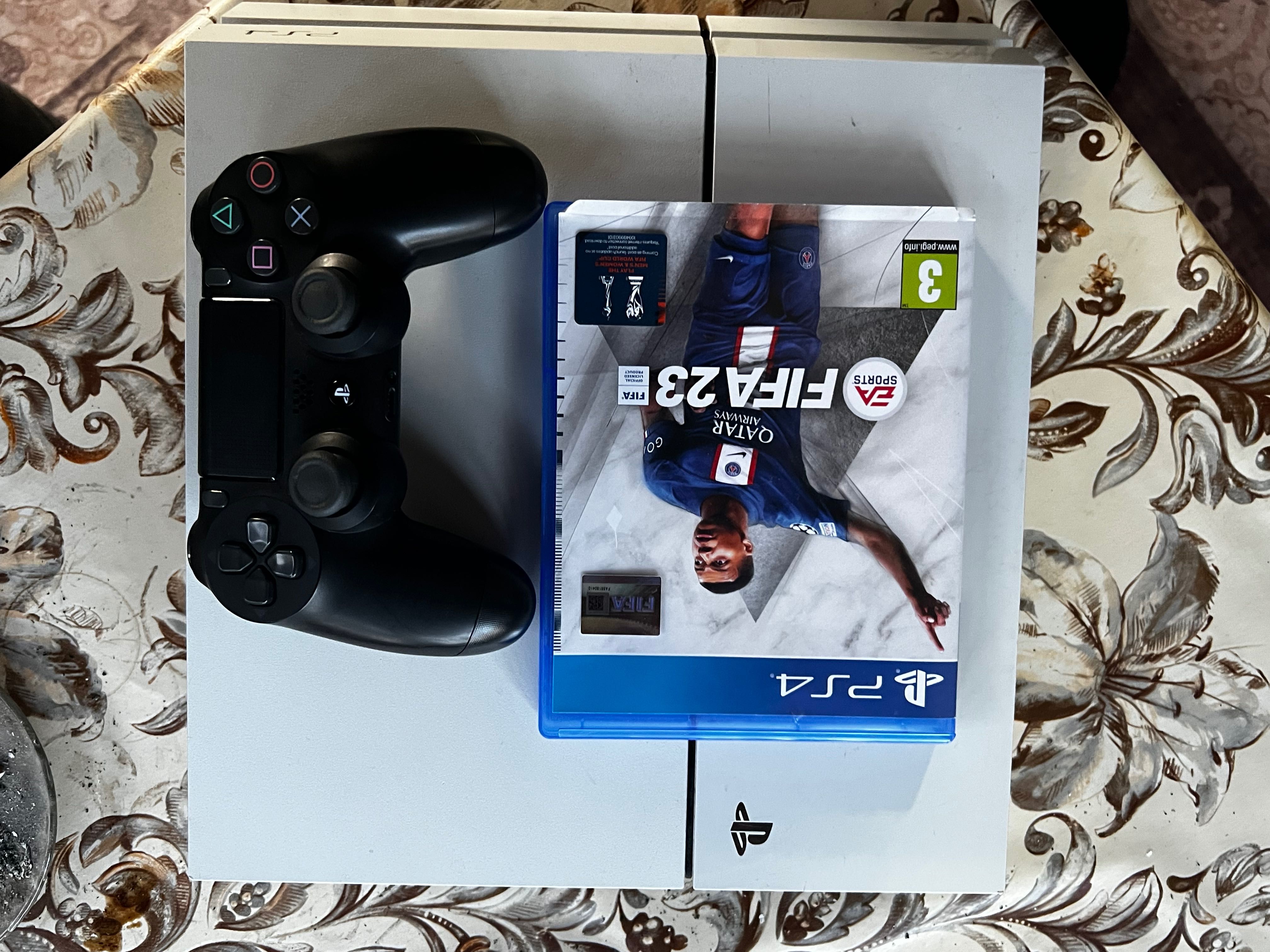 PlayStation 4 в перфектно състояние ,GTAV , fifa 23