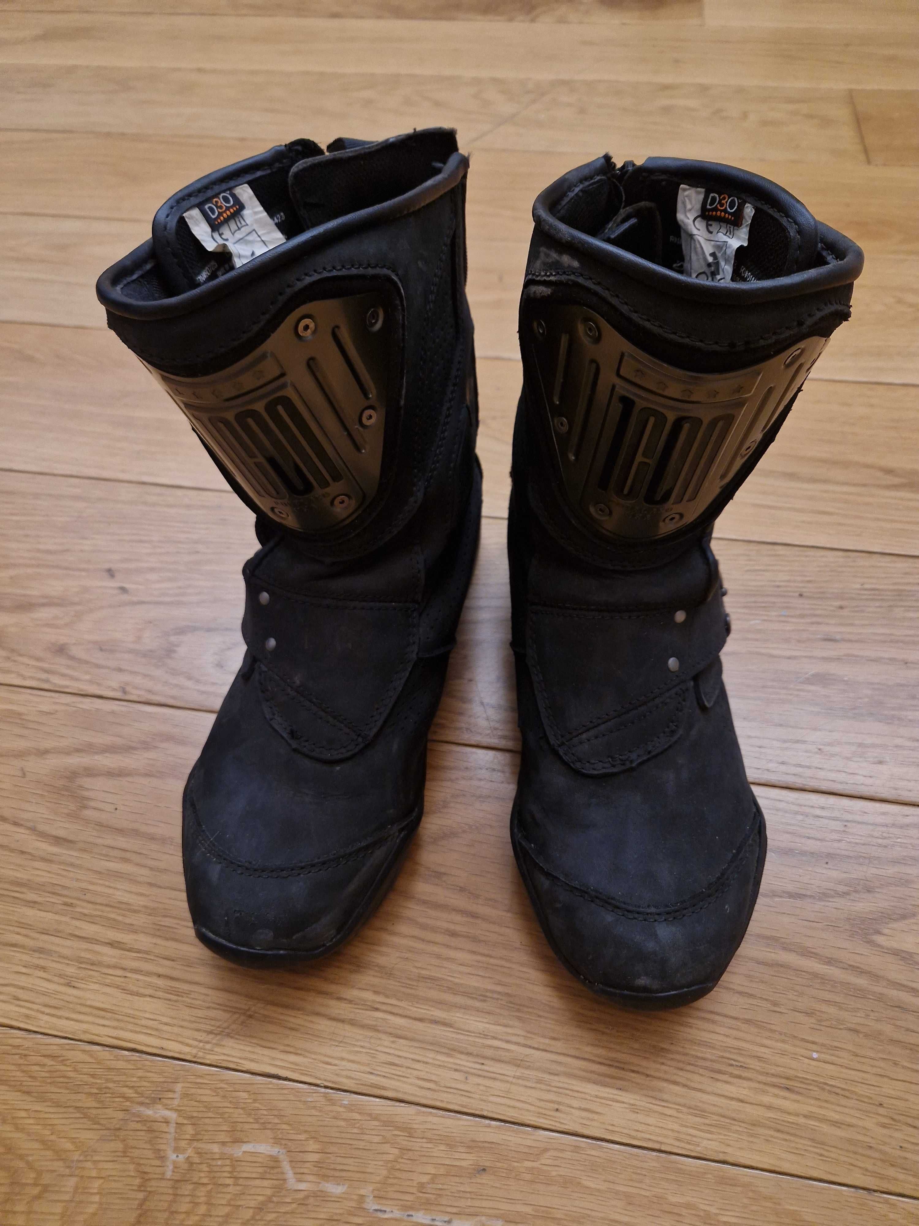 Cizme Moto ICON 1000 Retrograde, marime 43,5(size9),stare foarte buna.