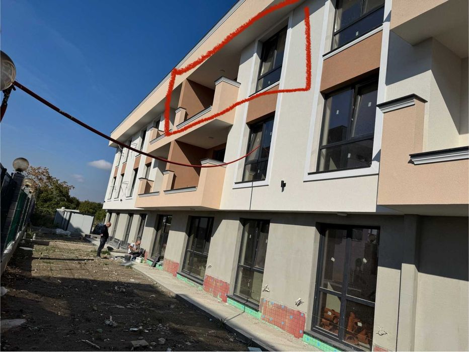 Двустаен апартамент кв.Остромила в цената партерен гараж