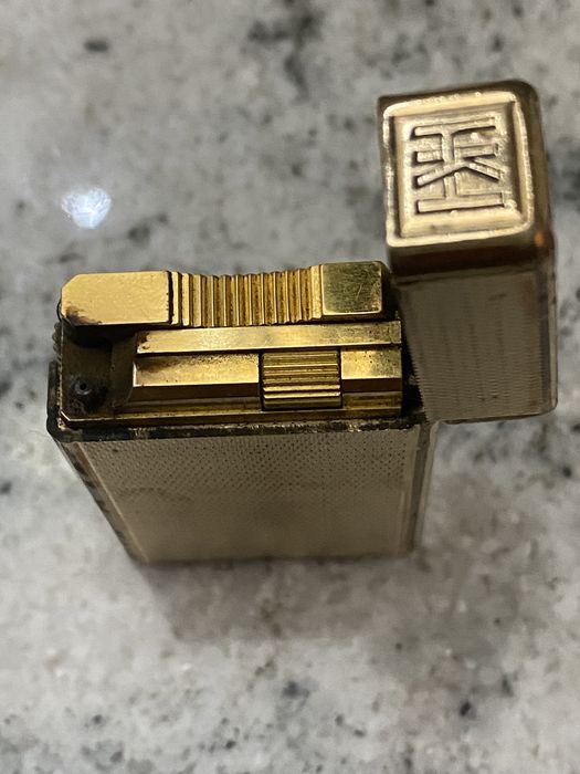 Vând bricheta colecție S T Dupont cu 20 microni și serie