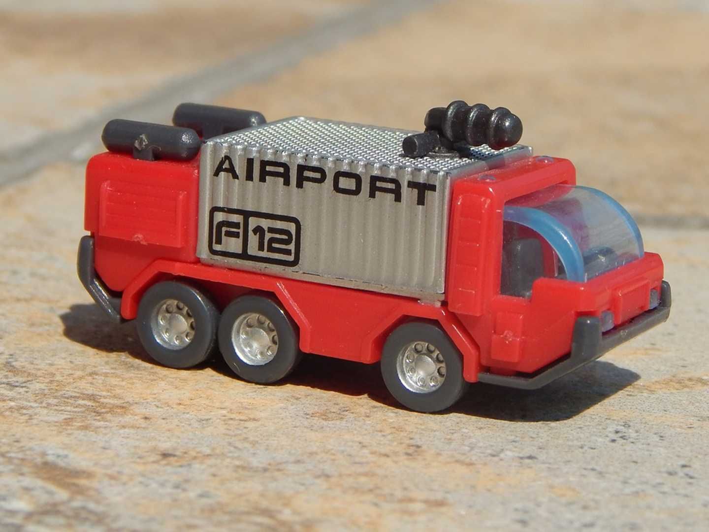 Jucarie masina pompieri aeroport Kinder Ferrero Italia