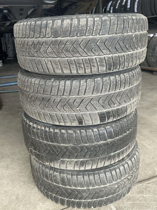 Vand 4 anvelope runflat Pirelli iarna 225 45 r18