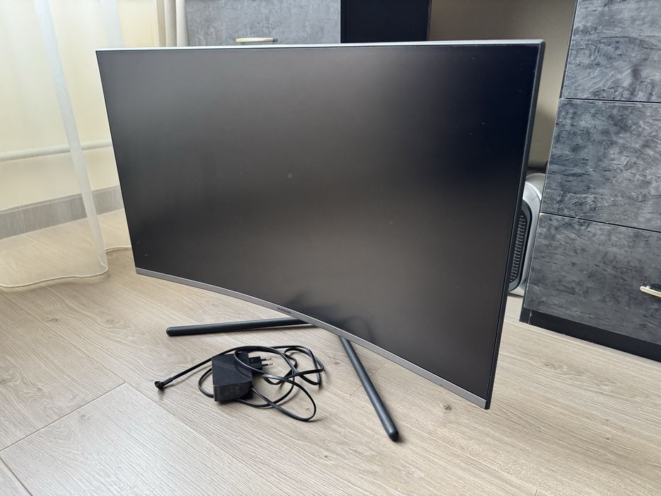 Монитор samsung 32’’ 4к