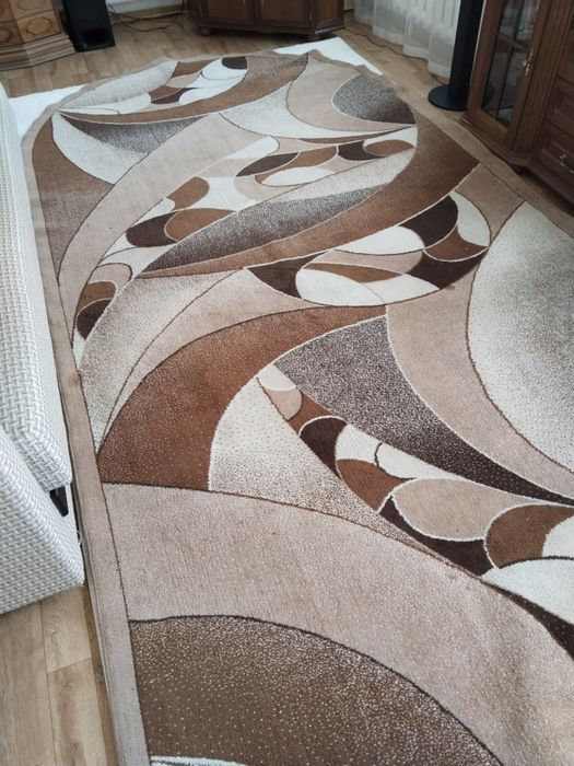 Продам ковер натуральный овальный.Размер  2 на 4 метра .Б.у.