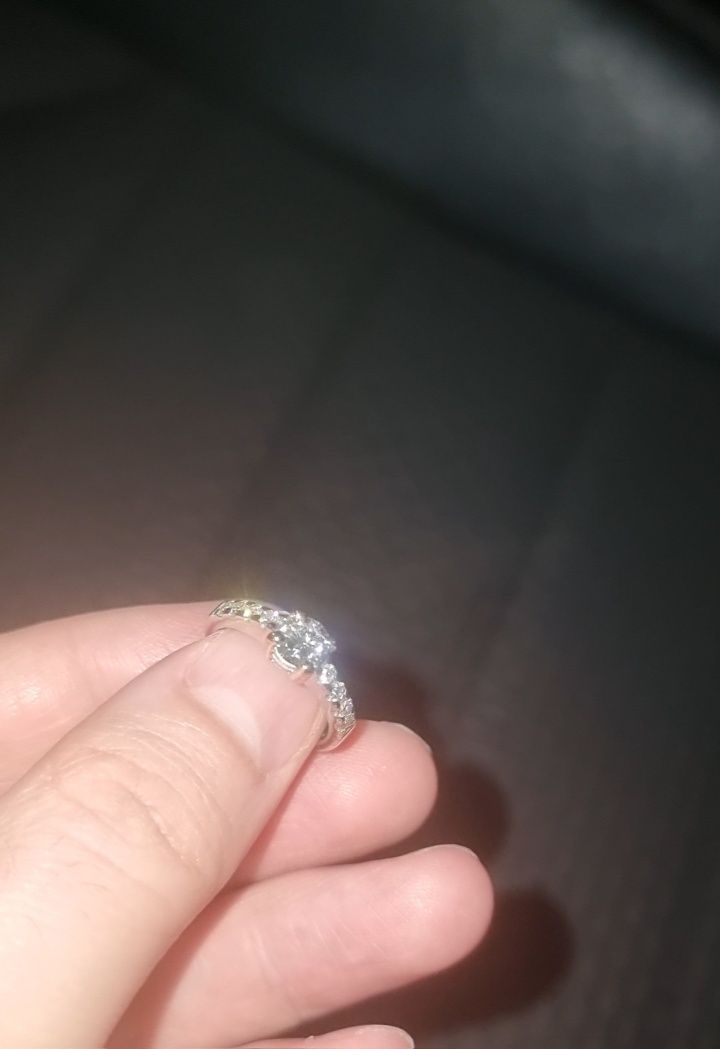 Inel Aur 18 K cu diamante naturale!!!
Aur alb 18k
Greutate: 4.12 gr.