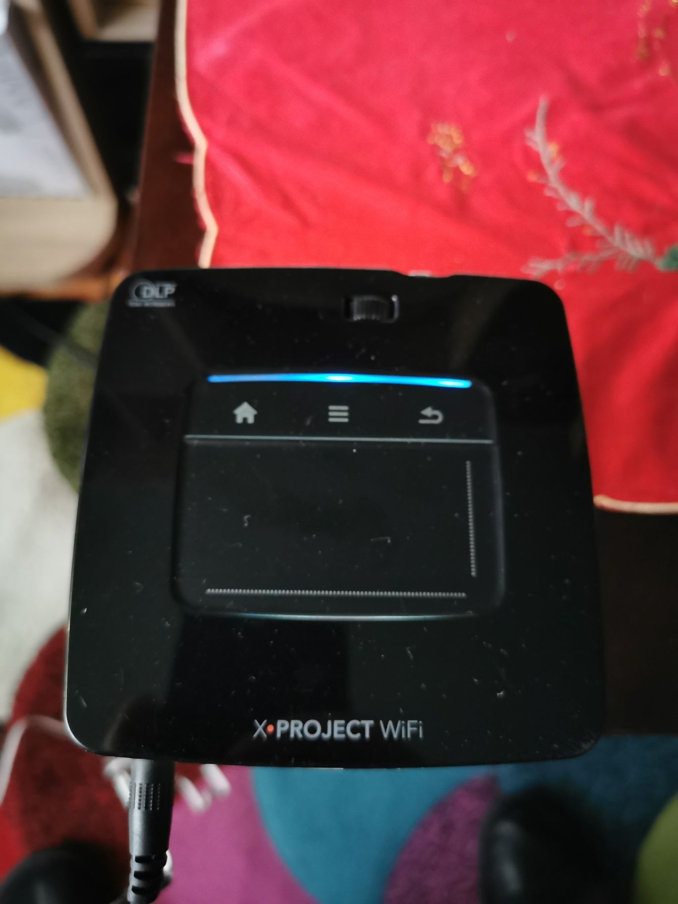 Videoproiector mini cu led și touchscreen