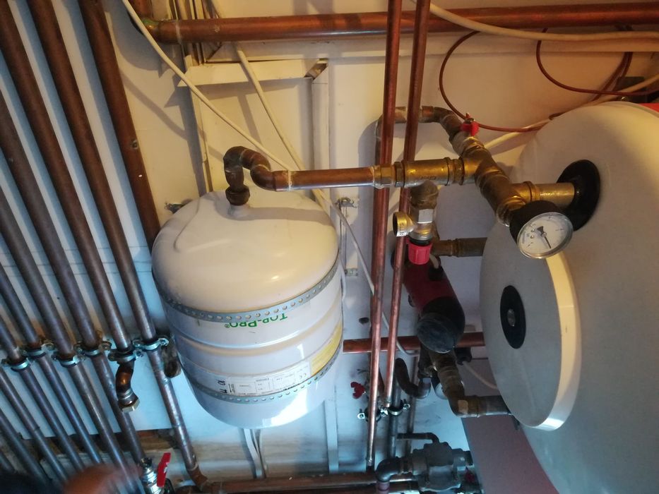 Instalator sanitar , electrician și canalizare