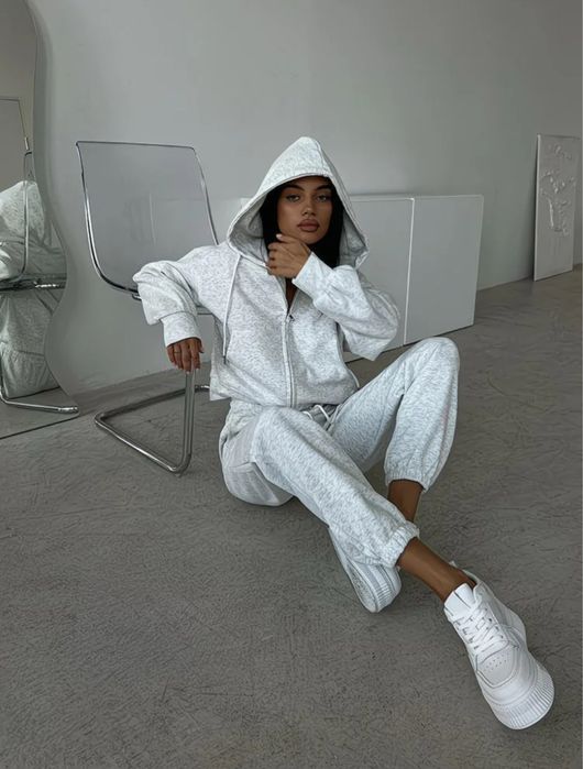 Женский спортивный костюм