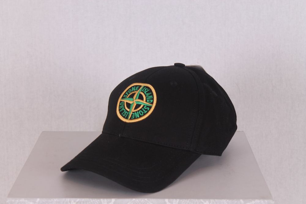 Мъжка шапка с козирка