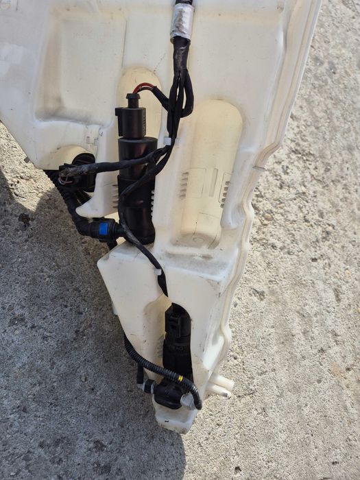 Vas lichid parbriz Audi Q7 Q8 4M0955452B complet cu pompe