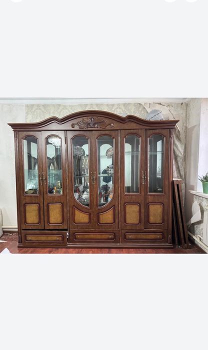 Шкаф-сервант для зала