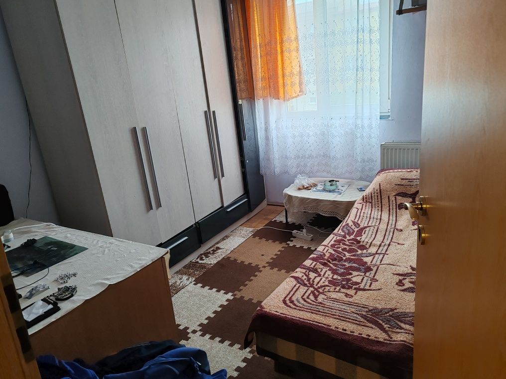 Vand apartament 3 camere