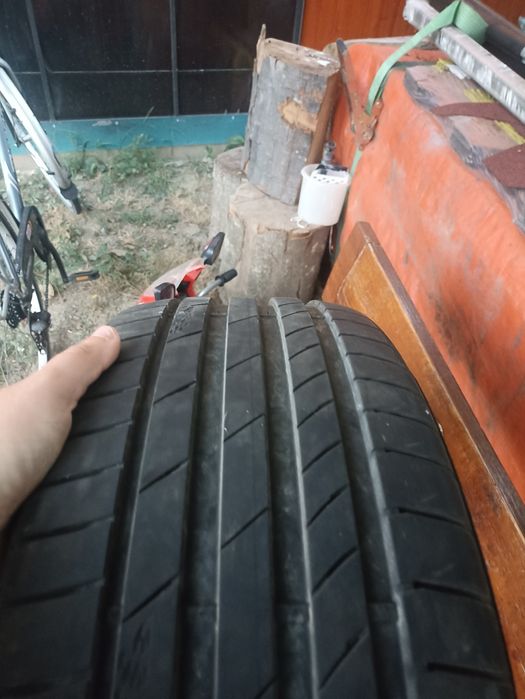 Kumho 225 45 19 de vara.