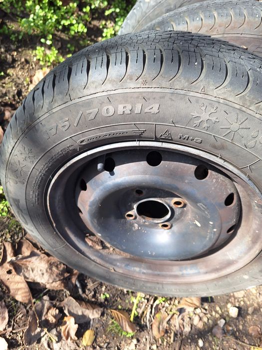 Всесезонни гуми,вървят с джантите