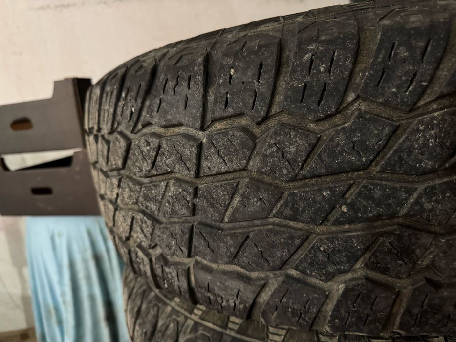 De vanzare anvelope 265/65/R17 cu jante ford ranger