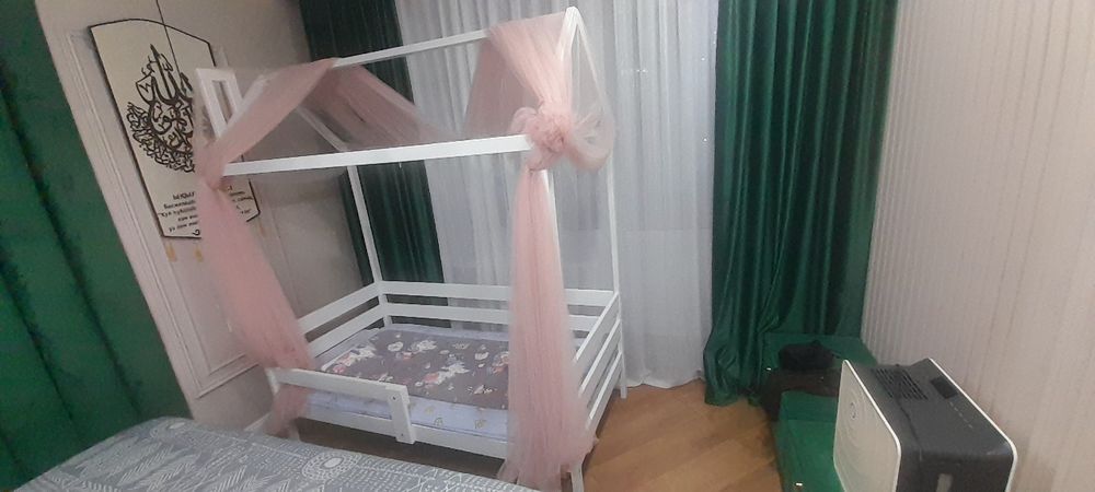 Кровать домик размер 80×160,в отличном состоянии,с ящиками