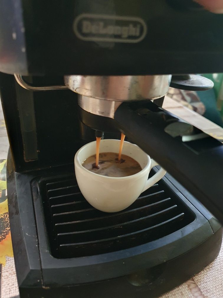 Продавам кафемашина делонги delonghi ec 150