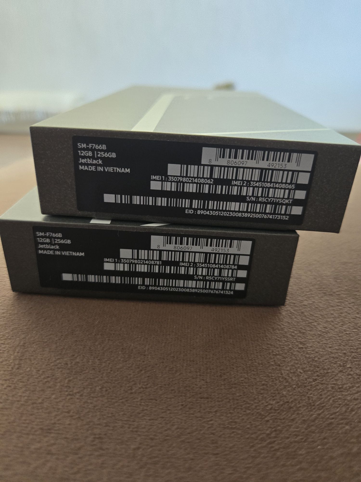 Samsung Galaxy Z Flip 7 256GB Jet Black 24м. Гаранция - Запечатан!