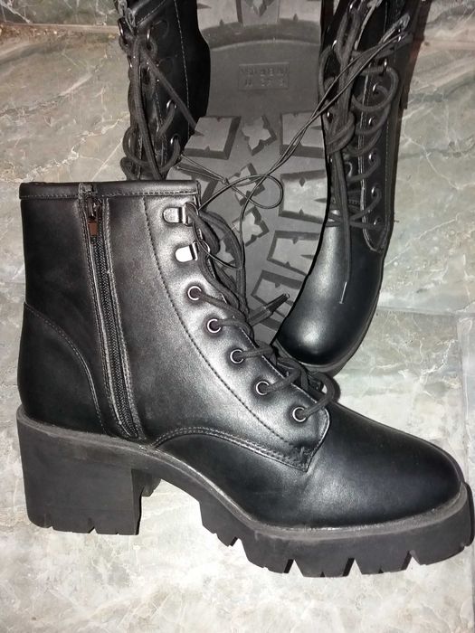 Bocanci ghete cizme piele negre maro nr 36 37 38 41 42 Pret 40 lei.