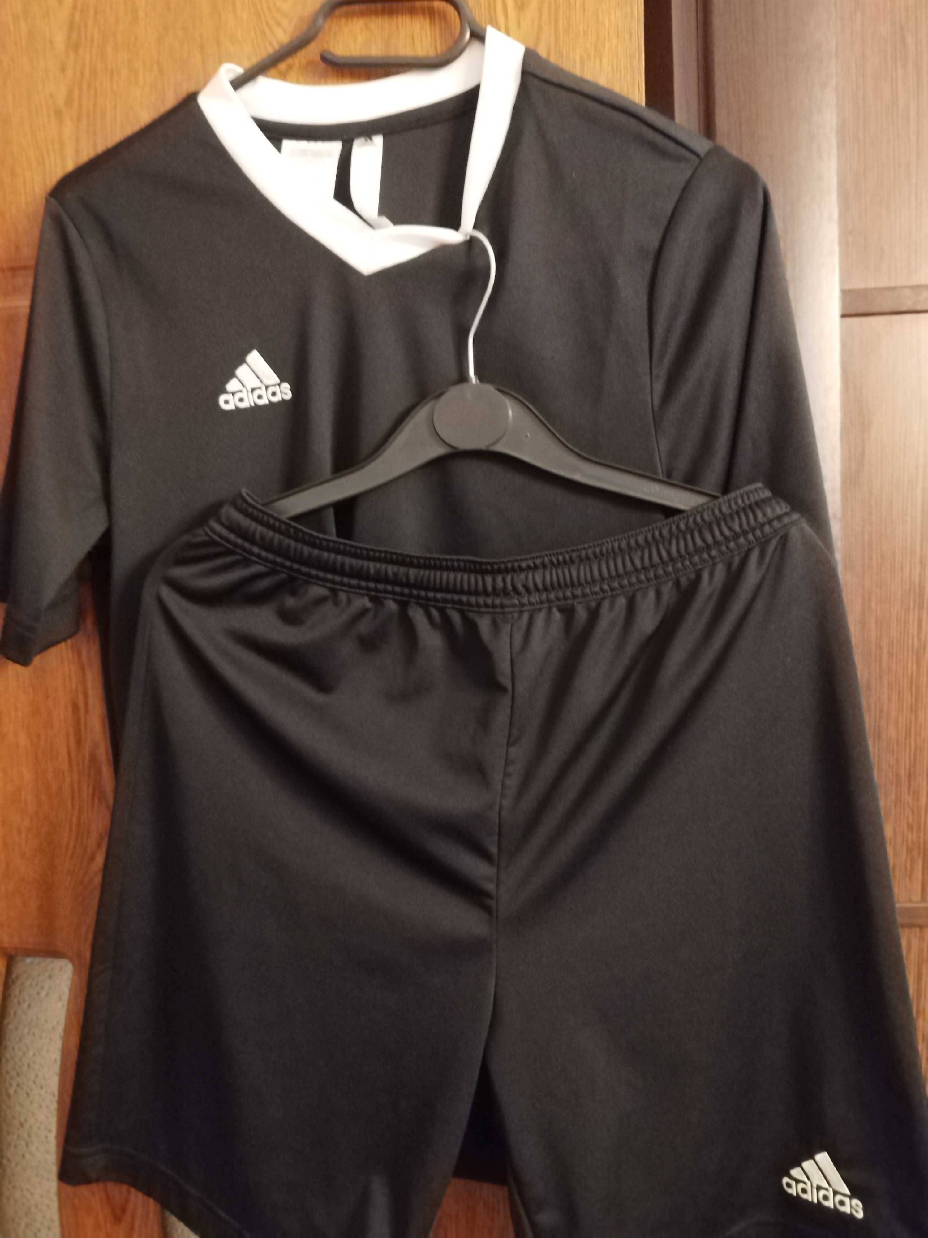 Costum sport baietii