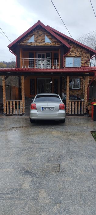 Vând Toyota Avensis