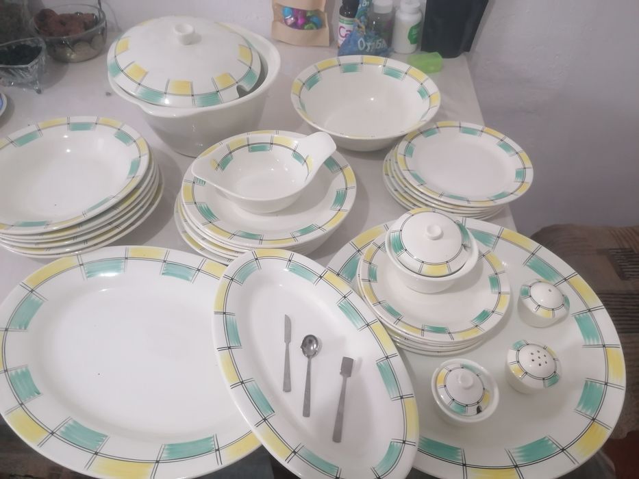 Столовый сервиз на шесть персон