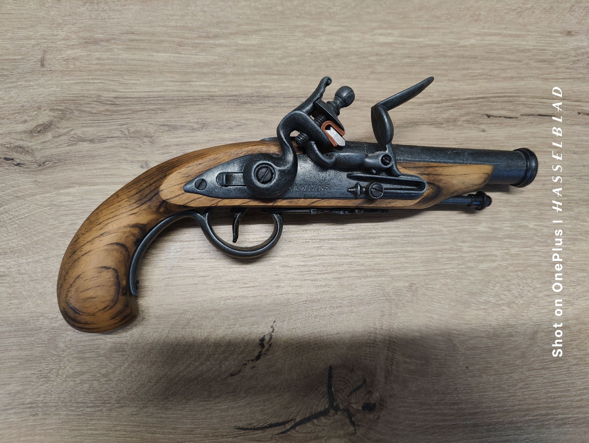 Replică pistol de epocă cu flintă, panoplie / decor
