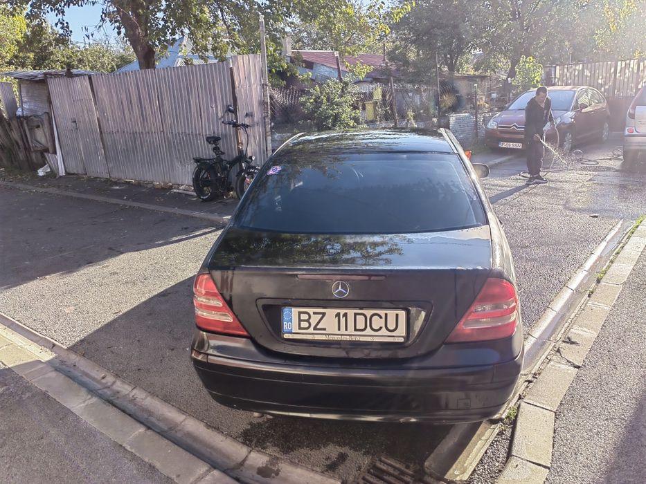 Vând sau schimb Mercedes e class c180 kompersor