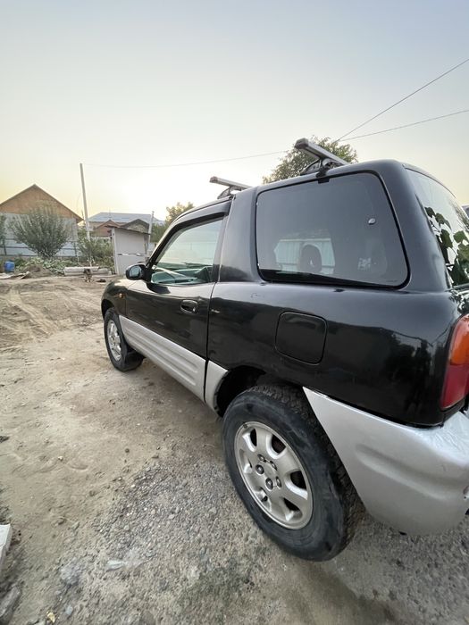 Toyota Rav4………..