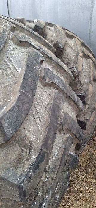 Продам шины б/у на трактор К - 700.