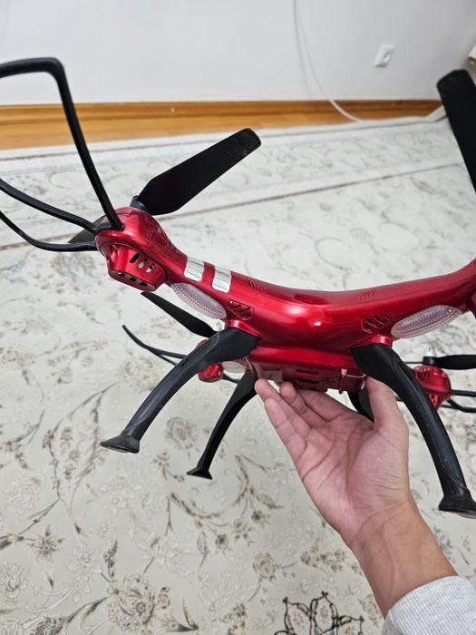 Квадрокоптер с камерой SYMA X8HG