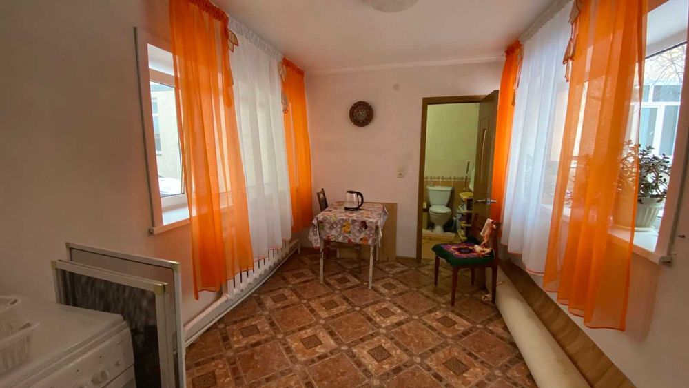 Продам 2-комн квартиру в здании бывшего сада, р-н 3 горбольницы