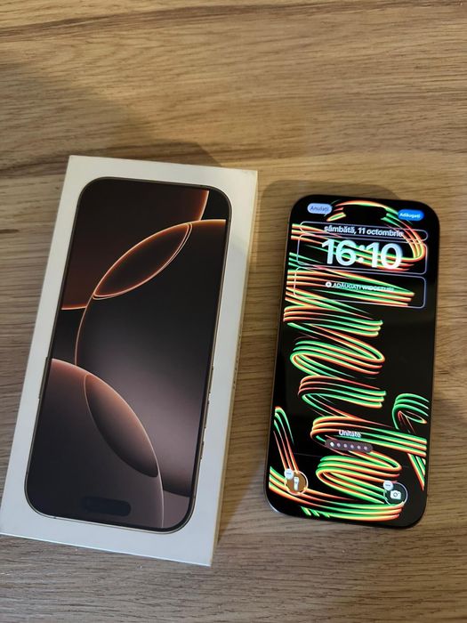 Phone 16 PRO gold