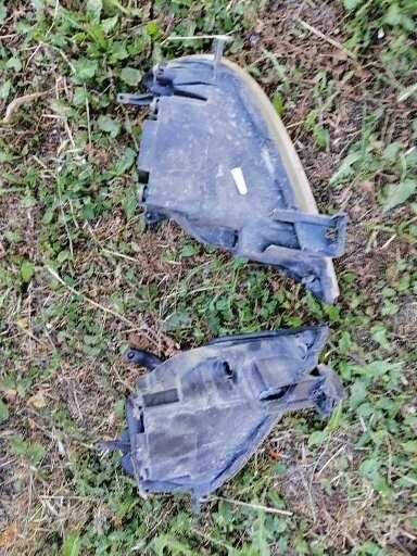 Продавам фарове за Мазда демио 2 за дясна дирекция.