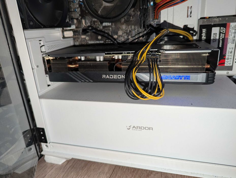 Видеокарта radeon 7600xt 16GB