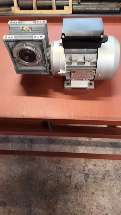Motor cu reductor