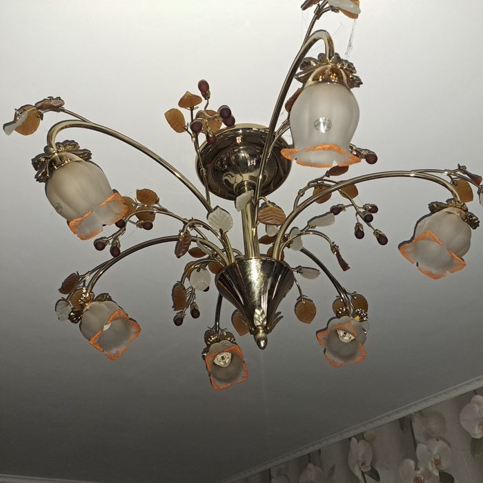 Продам люстру 6ти рожковую