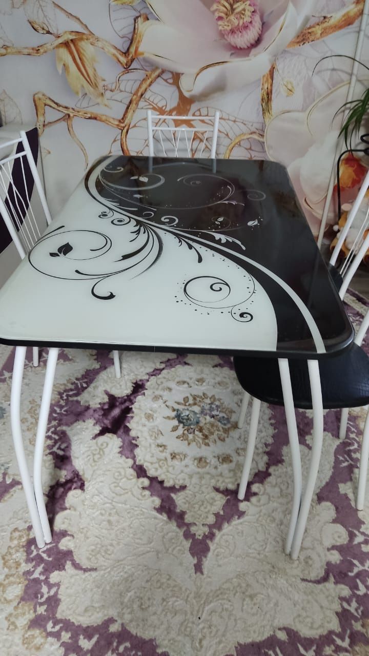 Продам стол со стульями