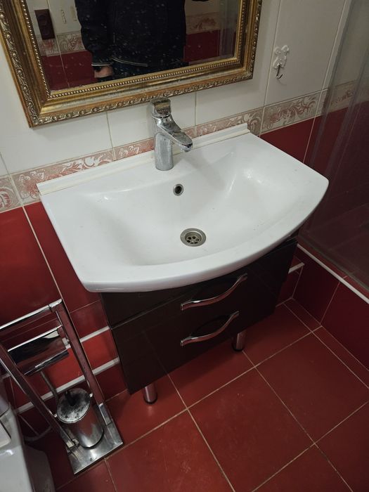 Продам раковину с тумбочкой