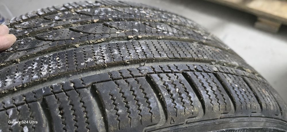 Vand.Anvelopa cauciuc 245.40.19 iarna