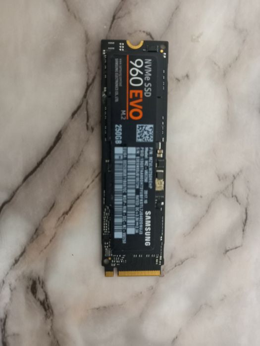 Диск  SAMSUNG 960 EVO SSD 250GB - M.2 NVMe