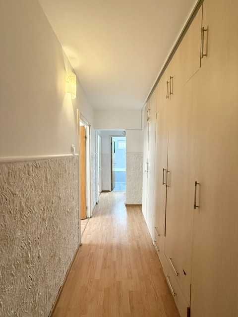 Apartament 4 camere 2 balcoane de vanzare Zona Mega Mall