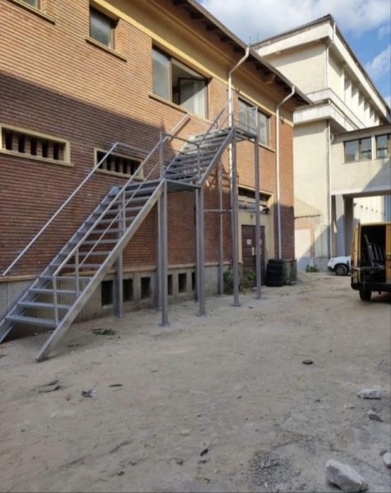 Scări Metalice Anticorozive pentru Incendiu