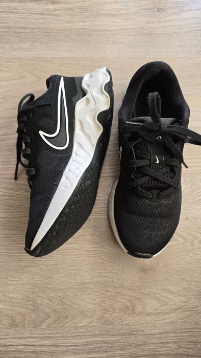Nike маратонки 35,5 номер