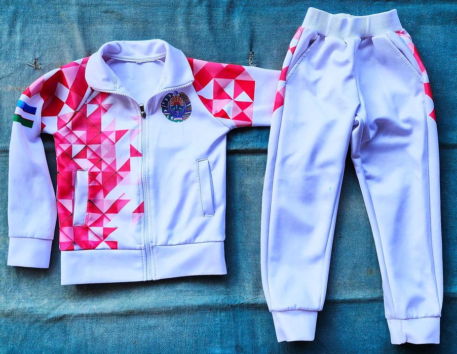 Спортивный костюм для девочки на 6 лет