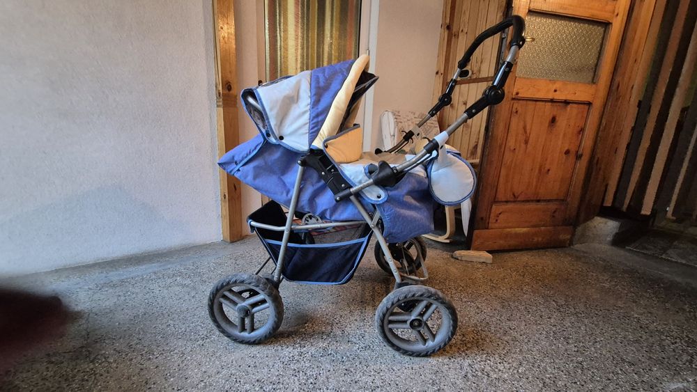 Подарявам бебешка количка в Г.Делчев